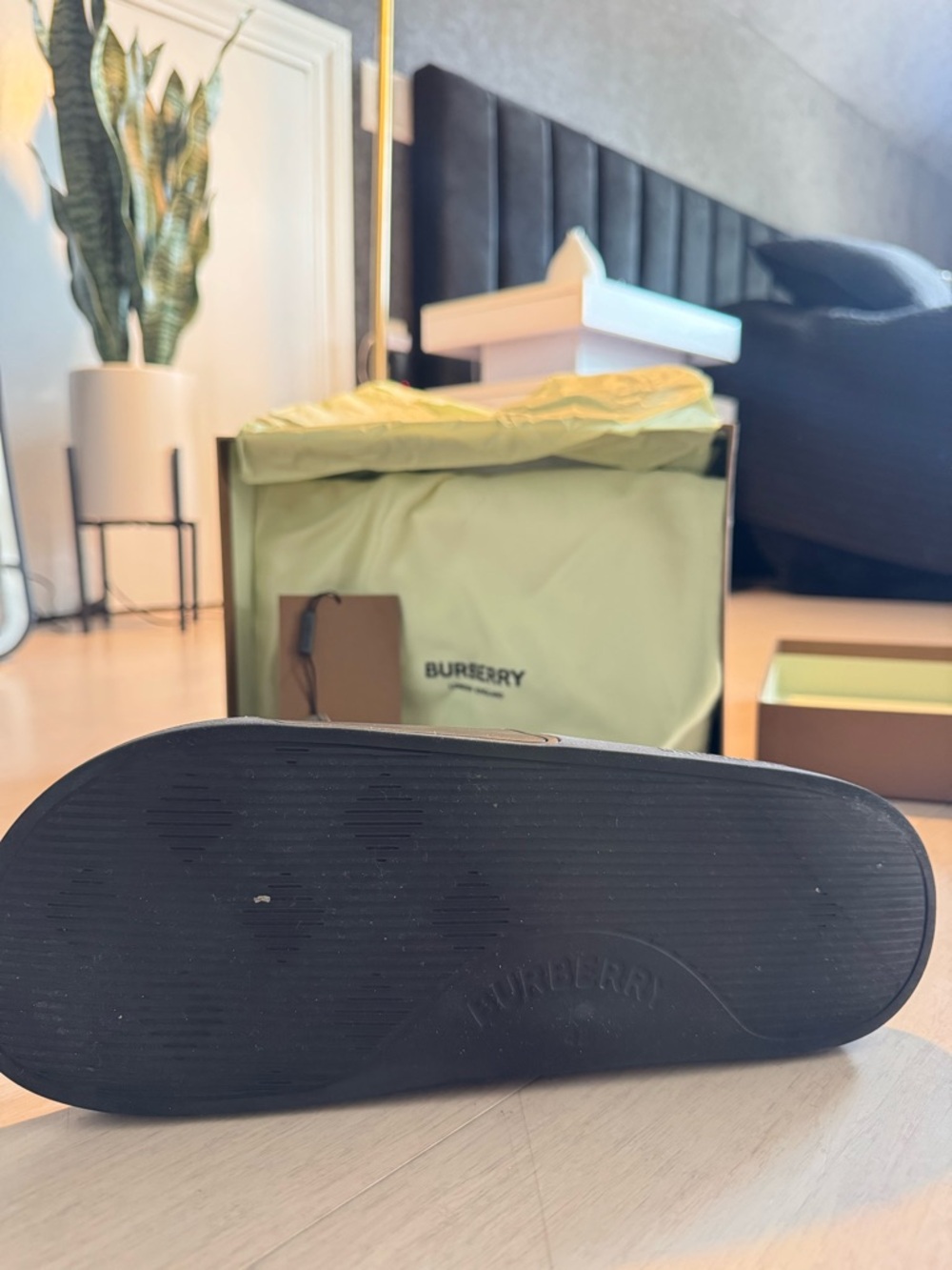 Burberry Black Leather Slide Sandals Men Size 9 - $320 RETAIL - Picture 9 of 11